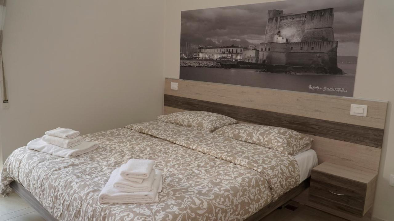 Donna Vicenza Bed & Breakfast Napels Buitenkant foto