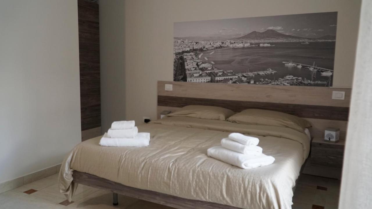 Donna Vicenza Bed & Breakfast Napels Buitenkant foto