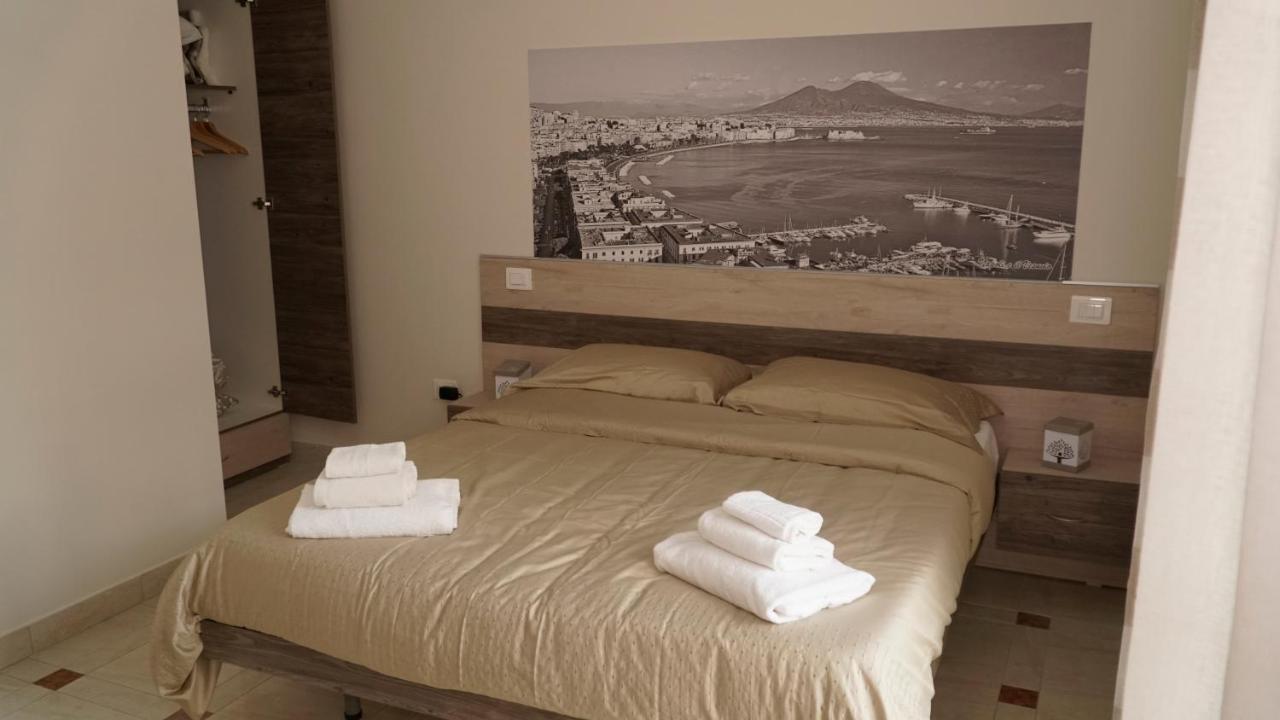 Donna Vicenza Bed & Breakfast Napels Buitenkant foto