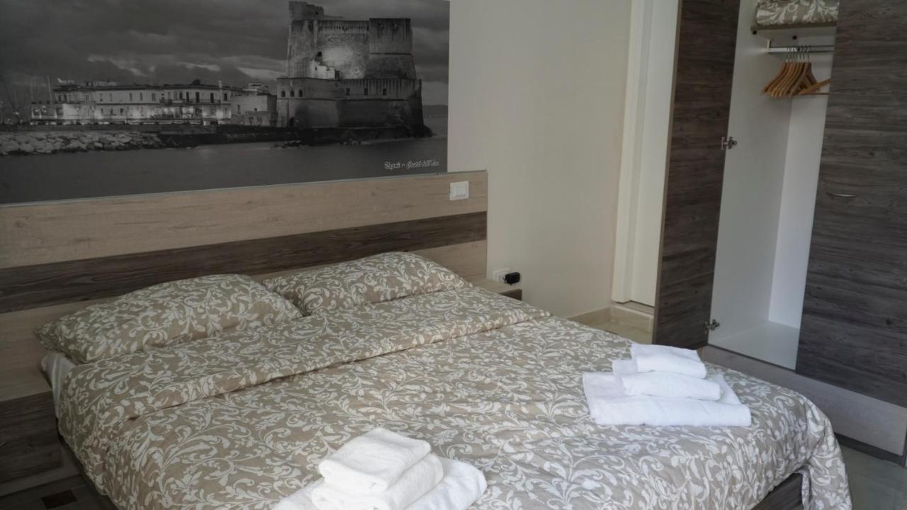 Donna Vicenza Bed & Breakfast Napels Buitenkant foto