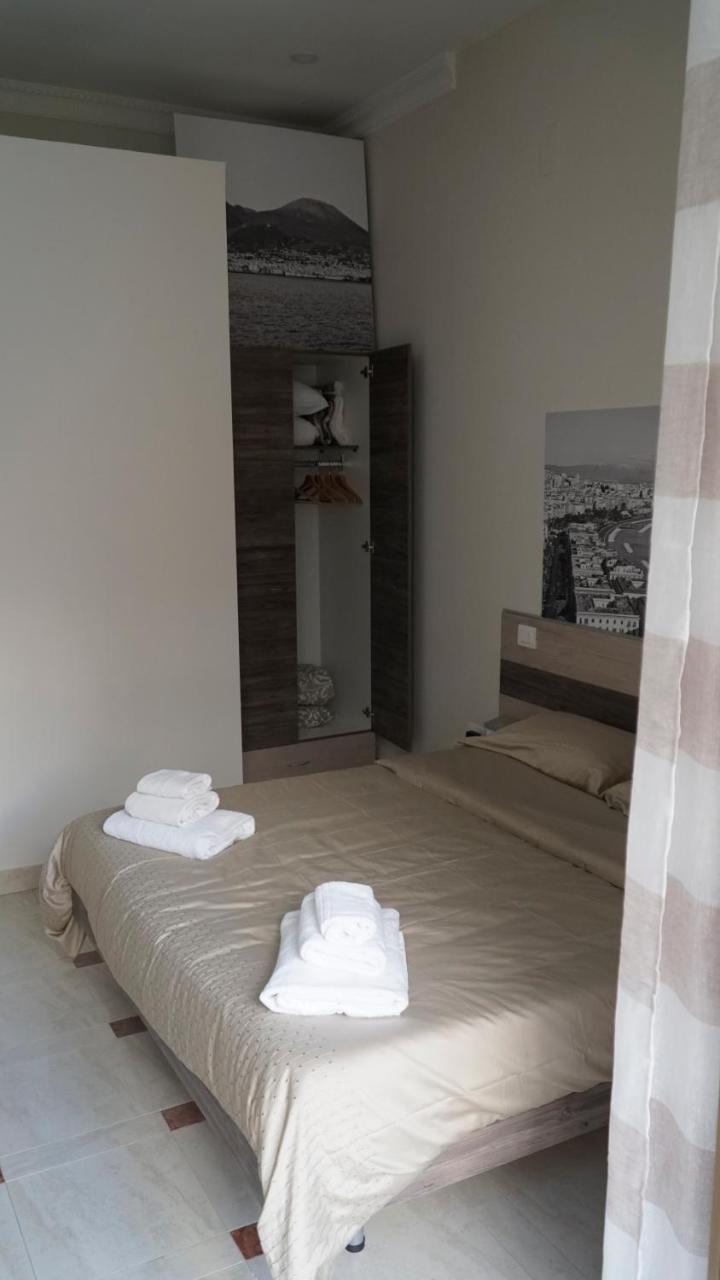 Donna Vicenza Bed & Breakfast Napels Buitenkant foto