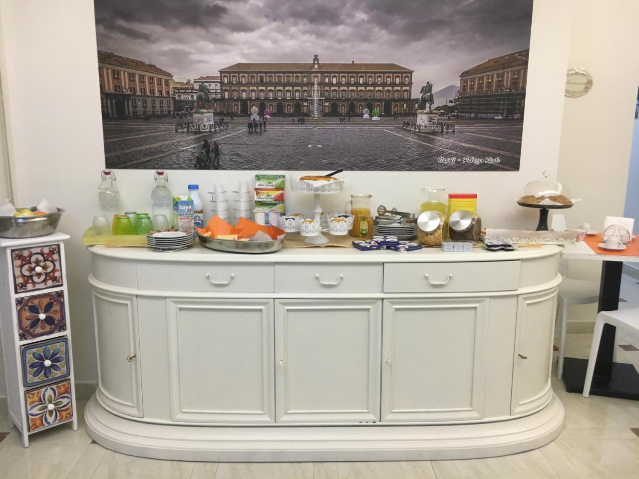 Donna Vicenza Bed & Breakfast Napels Buitenkant foto